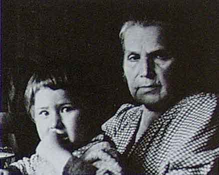 В.И. Мухина с внучкой Марфой